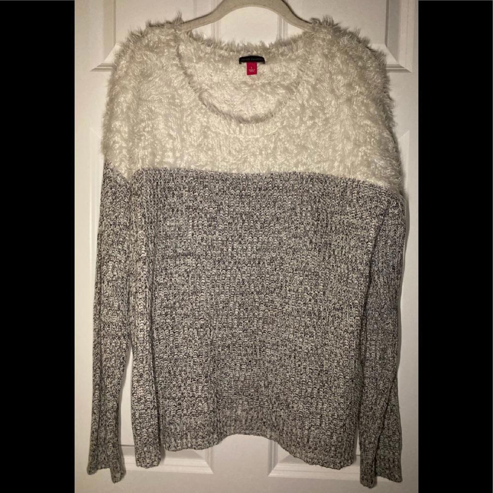 EUC Vince Camuto soft and cozy sweater.